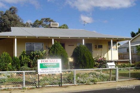 21 Throssell Rd, Merredin, WA 6415