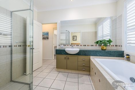 Property photo of 10 Dallow Crescent Helensvale QLD 4212