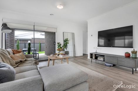 Property photo of 32 Angophora Crescent Craigieburn VIC 3064