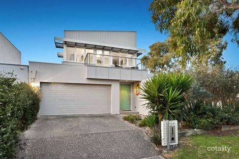 Property photo of 34 Waterside Drive Waterways VIC 3195