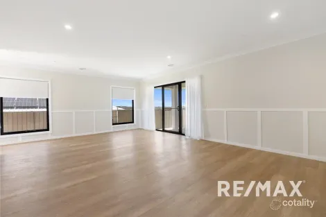 Property photo of 2/32 Kingsford Smith Road Boorooma NSW 2650