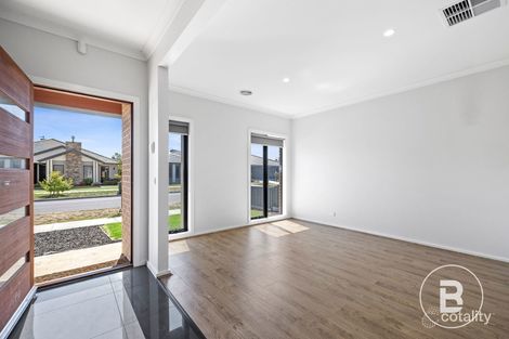 Property photo of 15 Caligari Way Alfredton VIC 3350