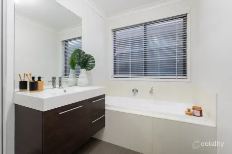 Property photo of 14 Redbox Drive Thurgoona NSW 2640