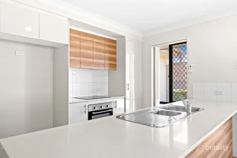 Property photo of 24 Lachlan Lane Hillcrest QLD 4118