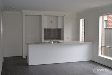 Property photo of 16 Lombard Street Roxburgh Park VIC 3064