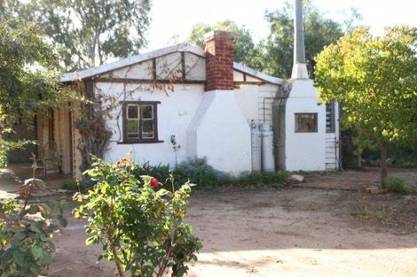 Property photo of 10 Ninth Road York WA 6302