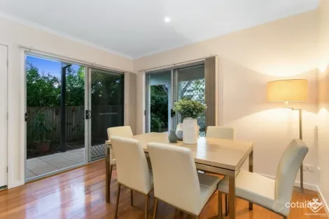 Property photo of 1/82 Clarence Road Indooroopilly QLD 4068