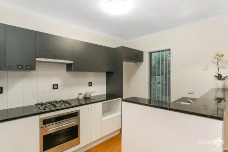 Property photo of 1/82 Clarence Road Indooroopilly QLD 4068