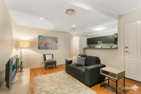 Property photo of 1/82 Clarence Road Indooroopilly QLD 4068