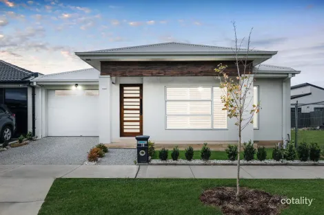 18 Thyridia St, Mickleham, VIC 3064