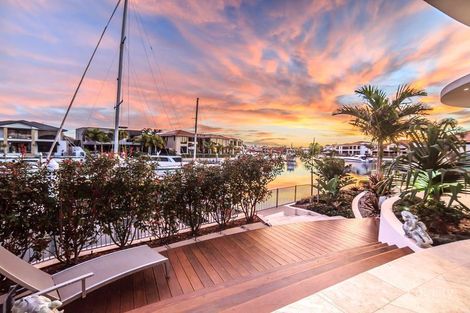 Property photo of 13 Kensington Mews Paradise Point QLD 4216