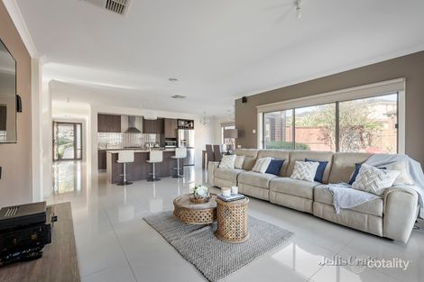 Property photo of 8 Brando Court Endeavour Hills VIC 3802