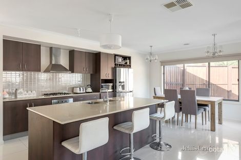 Property photo of 8 Brando Court Endeavour Hills VIC 3802