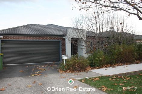 30 Sandalwood Dr, Pakenham, VIC 3810