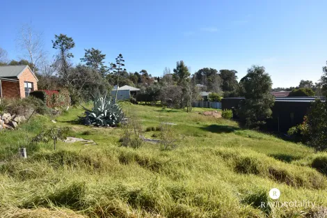 27 SPRING ST, BEECHWORTH, VIC 3747
