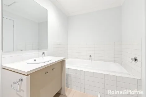 Property photo of 14 Eloura Circuit Taylors Hill VIC 3037