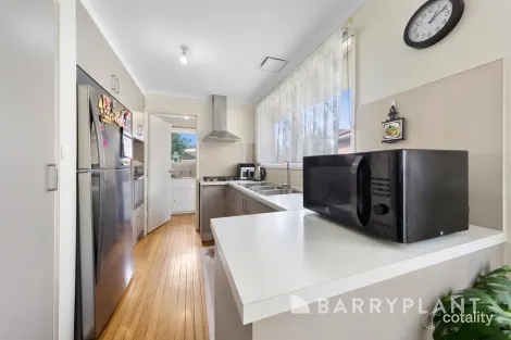 Property photo of 10 Revell Crescent St Albans VIC 3021