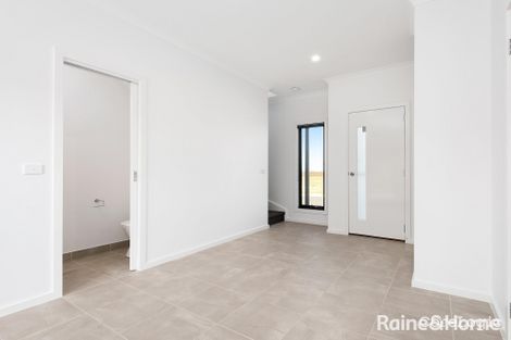 Property photo of 4 Ollie Place Cranbourne East VIC 3977