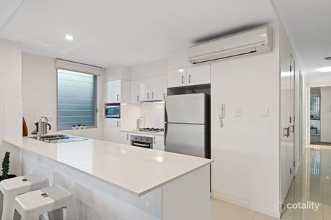 Property photo of 2/64 Pembroke Road Coorparoo QLD 4151