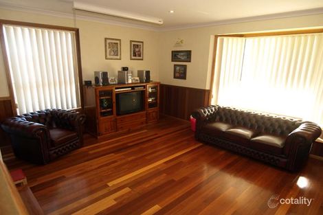 Property photo of 25 Kinlyside Avenue Jerrabomberra NSW 2619