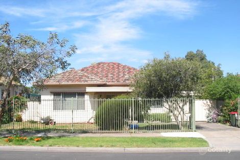 4 Raleigh Gr, Essendon North, VIC 3041