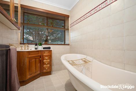 Property photo of 11 Sulby Place Gladstone Park VIC 3043