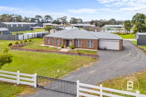 10 Woodlands Rd, Enfield, VIC 3352