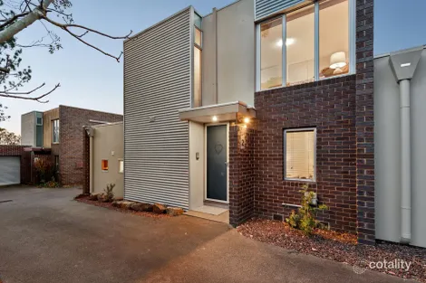 Property photo of 2/30 Warnes Road Mitcham VIC 3132
