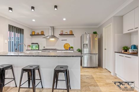 5 Belvoir Rd, Hilbert, WA 6112