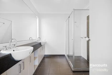 Property photo of 9 Verdure Street Point Cook VIC 3030