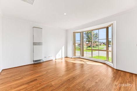 Property photo of 17 Rossi Close Pakenham VIC 3810