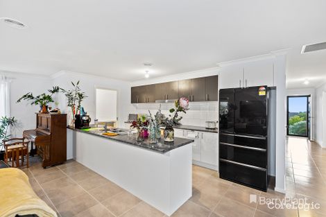 Property photo of 10 Powell Place Pakenham VIC 3810