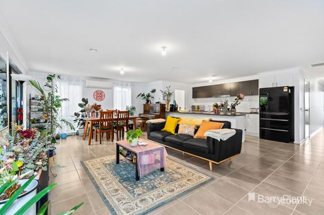 Property photo of 10 Powell Place Pakenham VIC 3810