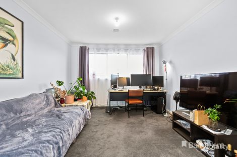 Property photo of 10 Powell Place Pakenham VIC 3810