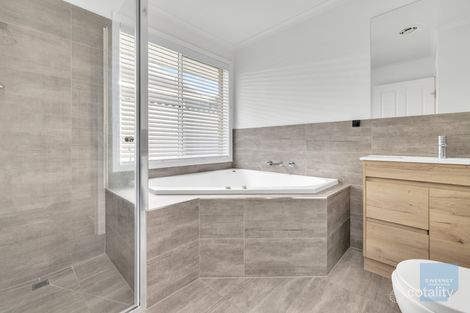 Property photo of 180 Westwood Drive Burnside VIC 3023