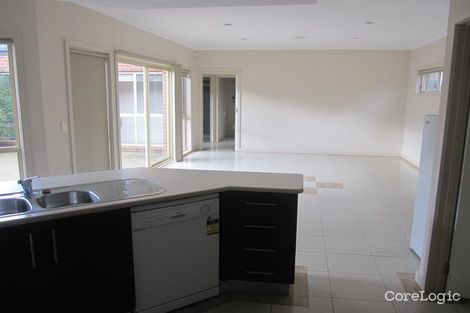 Property photo of 2 Fawkner Place Caroline Springs VIC 3023