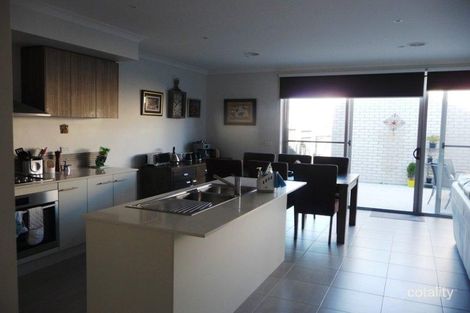 Property photo of 10 Viewrise Walk Craigieburn VIC 3064