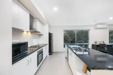 Property photo of 78 Selandra Boulevard Clyde North VIC 3978