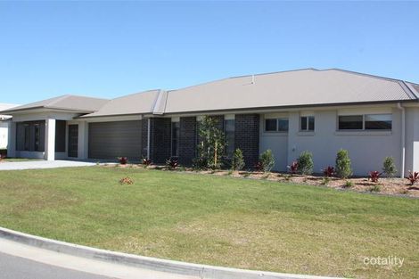 2/1 Ningaloo Dr, Pimpama, QLD 4209