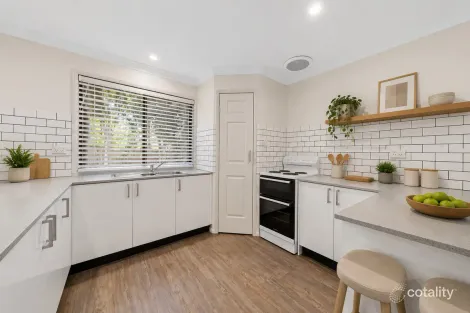 Property photo of 48 Beaufront Place Forest Lake QLD 4078