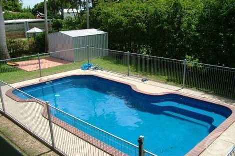 8 Alexandria Rd, Alexandra, QLD 4740