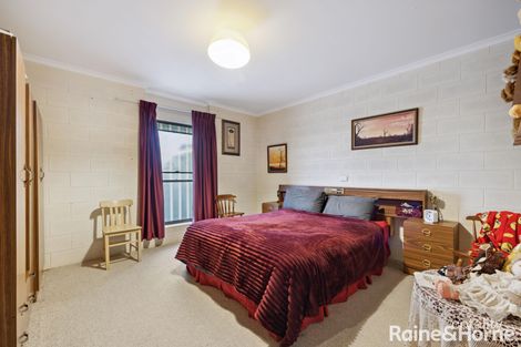 Property photo of 2 Warrigal Avenue Murray Bridge East SA 5253