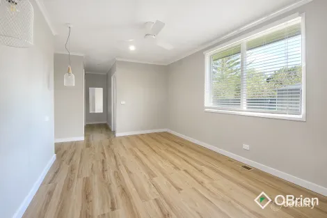 Property photo of 2 Garrylawn Court Frankston VIC 3199