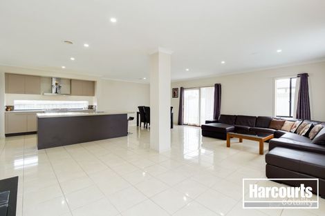 Property photo of 1 Bushranger Boulevarde Cranbourne East VIC 3977