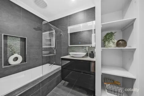 Property photo of 19 Squire Avenue Heathridge WA 6027