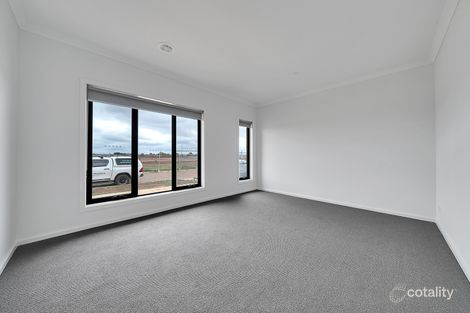 Property photo of 10 Bianco Place Truganina VIC 3029