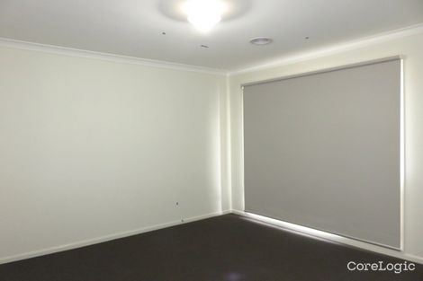 Property photo of 21 Carver Circuit Wollert VIC 3750