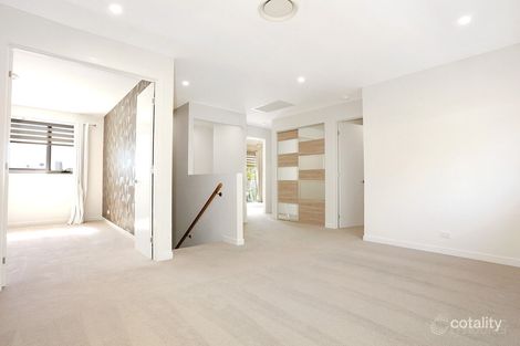 2/20 Nevenia St, Labrador, QLD 4215