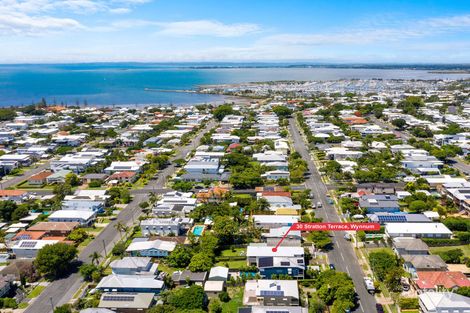 Property photo of 30 Stratton Terrace Wynnum QLD 4178