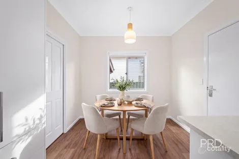 Property photo of 47 Northcott Parade Mount Austin NSW 2650